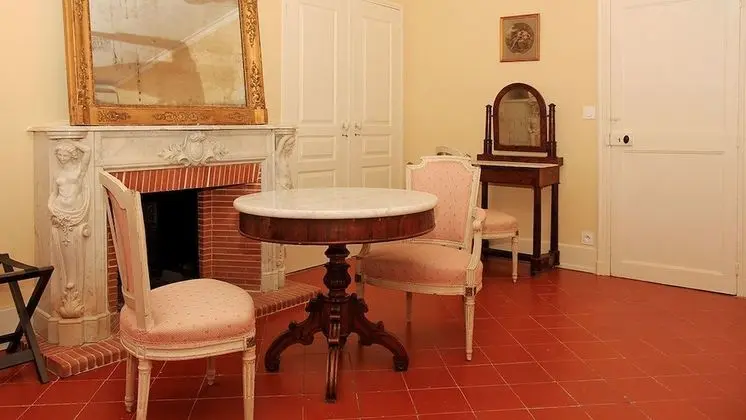 Tek Büyük Yataklı Oda, Tepe Manzaralı (Joséphine)