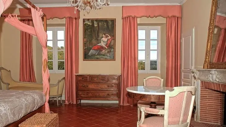 Tek Büyük Yataklı Oda, Tepe Manzaralı (Joséphine)