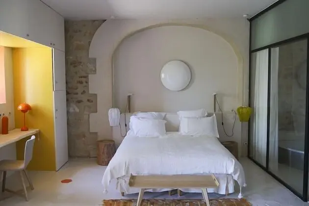Design Tek Büyük Yataklı Oda, Banyolu/Duşlu, Üzüm Asması Manzaralı (Ô pied des vignes)