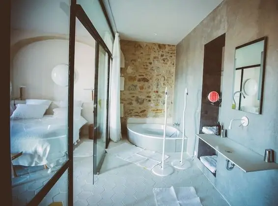Design Tek Büyük Yataklı Oda, Banyolu/Duşlu, Üzüm Asması Manzaralı (Ô pied des vignes)