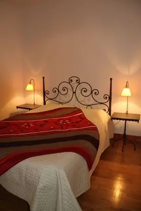 Tek Büyük Yataklı Oda (Coquelicots)