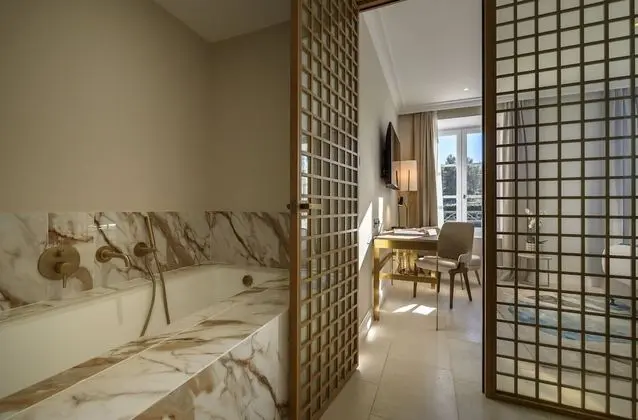 Luxury Tek Büyük Yataklı Oda