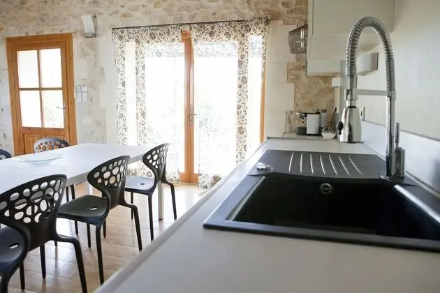Ev (The Small House)
