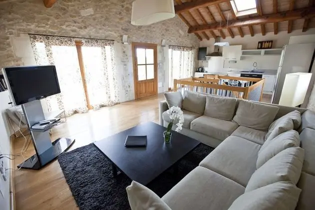 Ev (The Small House)