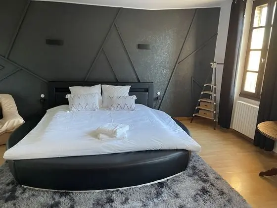 Süit, Banyolu/Duşlu, Avlu Manzaralı (Grande Suite)