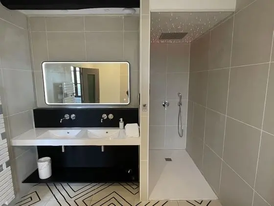 Süit, Banyolu/Duşlu, Avlu Manzaralı (Grande Suite)