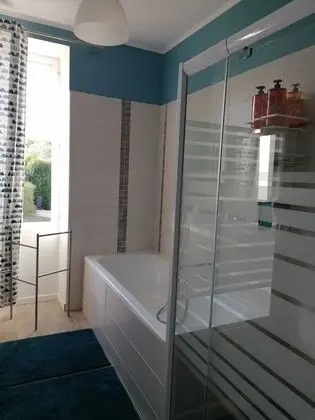 Dört Kişilik Oda, Ortak Banyo (Paul)