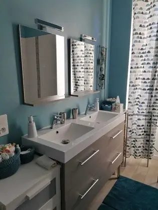 Dört Kişilik Oda, Ortak Banyo (Paul)