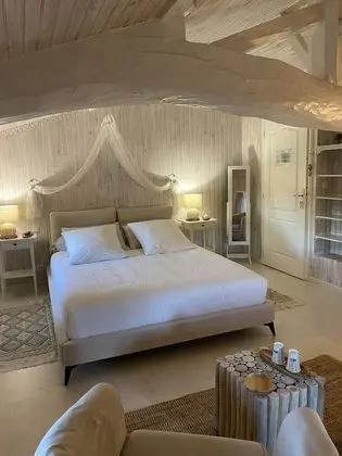 Tek Büyük Yataklı Oda (Romane)
