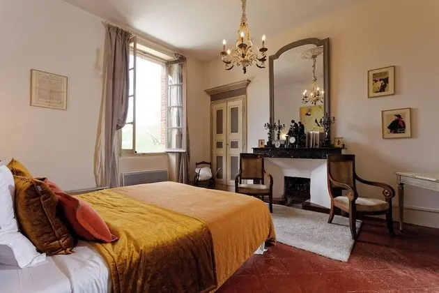 Büyük Yataklı Tek Kişilik Oda