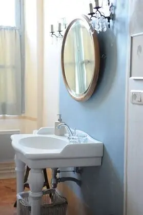 Büyük Yataklı Tek Kişilik Oda