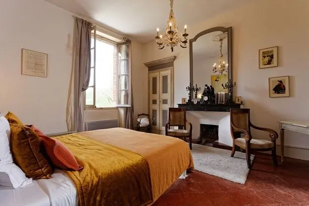 Büyük Yataklı Tek Kişilik Oda