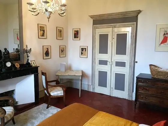 Büyük Yataklı Tek Kişilik Oda