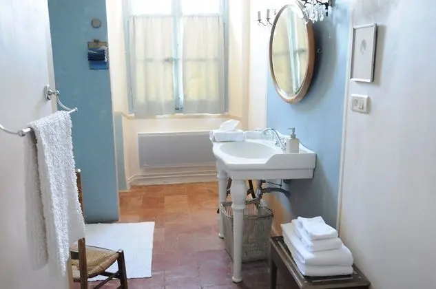 Büyük Yataklı Tek Kişilik Oda