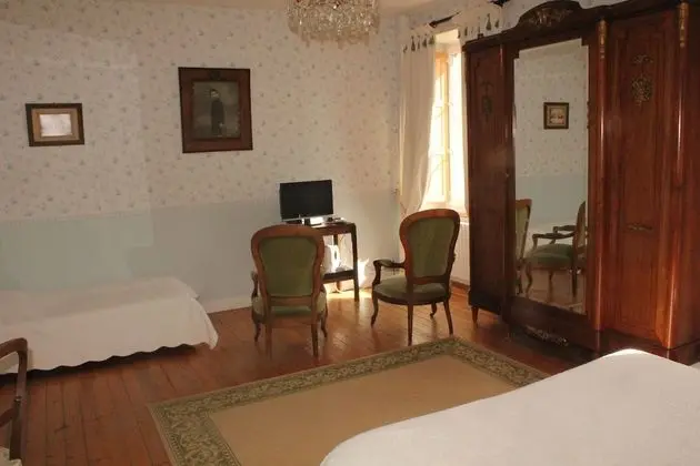 Üç Kişilik Oda