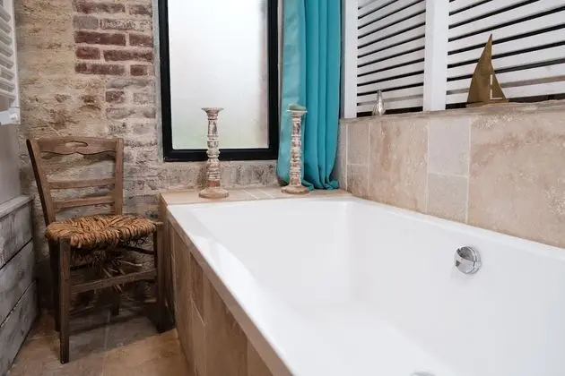 Superior Tek Büyük Yataklı Oda, Banyolu/Duşlu, Bahçe Manzaralı (Chambre 2)