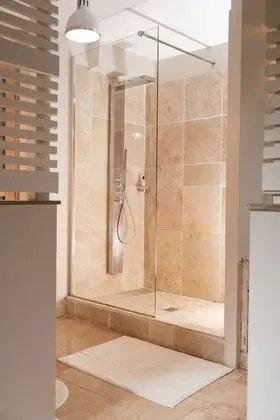 Superior Tek Büyük Yataklı Oda, Banyolu/Duşlu, Bahçe Manzaralı (Chambre 2)