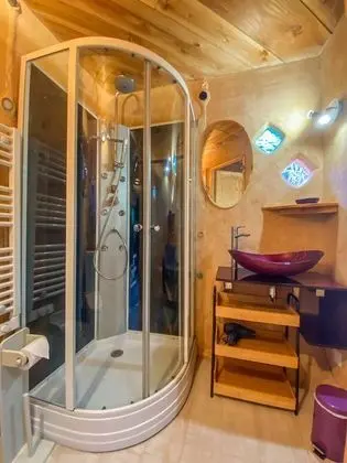 Comfort Kır Evi, Özel Banyo (Les 3 complices)