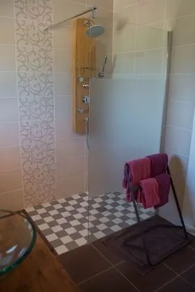 Tek Büyük Yataklı Oda (Le Sorbier)