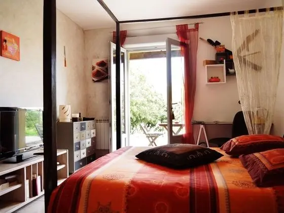 Comfort Tek Büyük Yataklı Oda, Özel Banyo, Bahçe Manzaralı