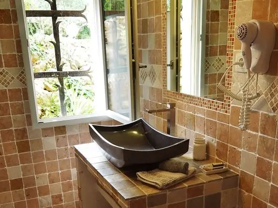 Comfort Tek Büyük Yataklı Oda, Özel Banyo, Bahçe Manzaralı