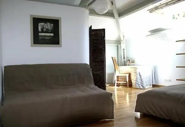 Tek Büyük Yataklı Oda (Garrigue)