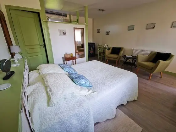Standard Tek Büyük Yataklı Oda, Banyolu/Duşlu, Bahçe Manzaralı (Houlgate)