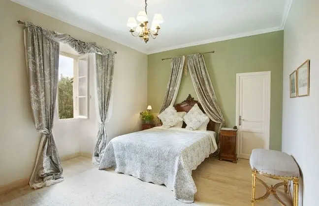 Tek Büyük Yataklı Oda, 1 Yatak Odası, Banyolu/Duşlu, Bahçe Manzaralı (Alesta)