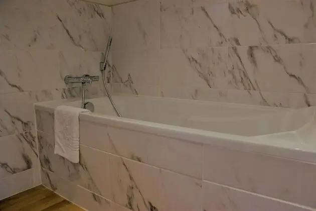 Traditional Tek Büyük Yataklı Oda