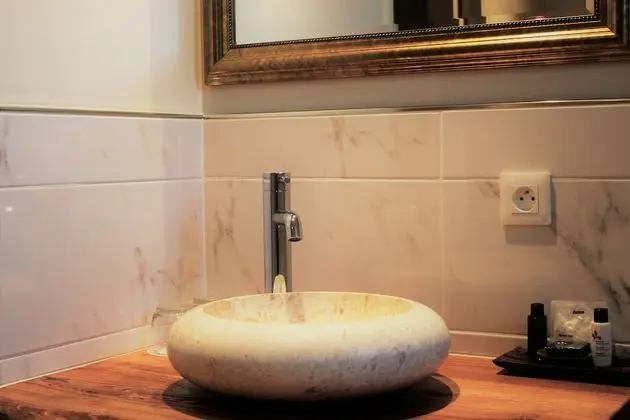 Traditional Tek Büyük Yataklı Oda