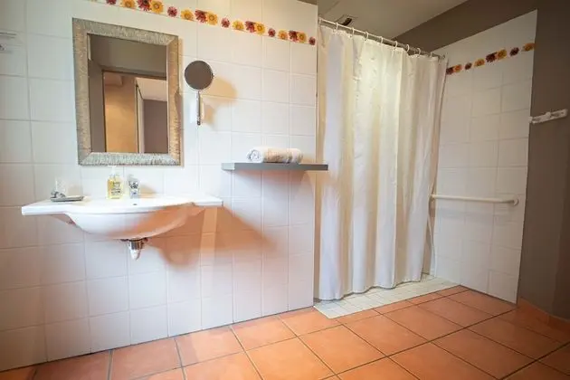 Tek Büyük Yataklı Oda, Engellilere Uygun (O'Bouchon)