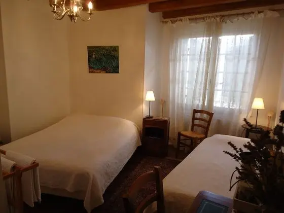 Traditional Tek Büyük Yataklı Oda