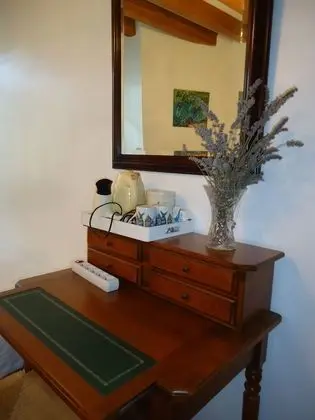 Traditional Tek Büyük Yataklı Oda