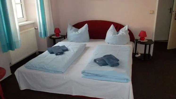 Büyük Yataklı Tek Kişilik Oda