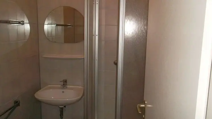 Büyük Yataklı Tek Kişilik Oda