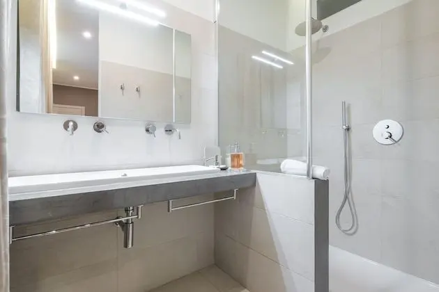 Premium Tek Büyük Yataklı Oda, Banyolu/Duşlu, Avlu Manzaralı