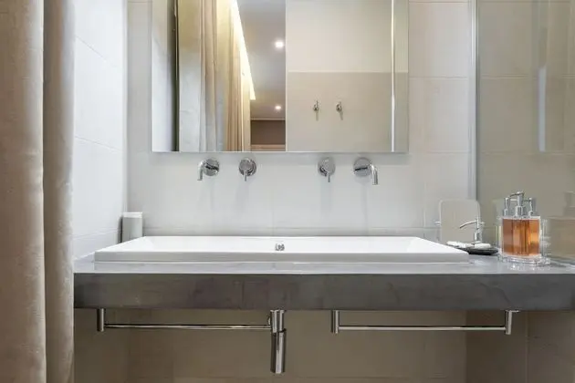 Premium Tek Büyük Yataklı Oda, Banyolu/Duşlu, Avlu Manzaralı