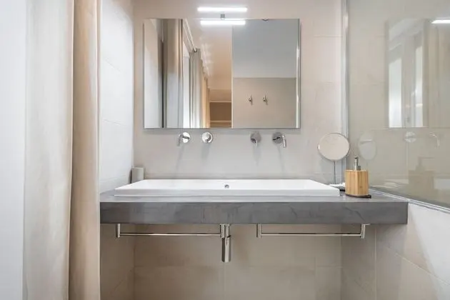 Premium Tek Büyük Yataklı Oda, Banyolu/Duşlu, Avlu Manzaralı