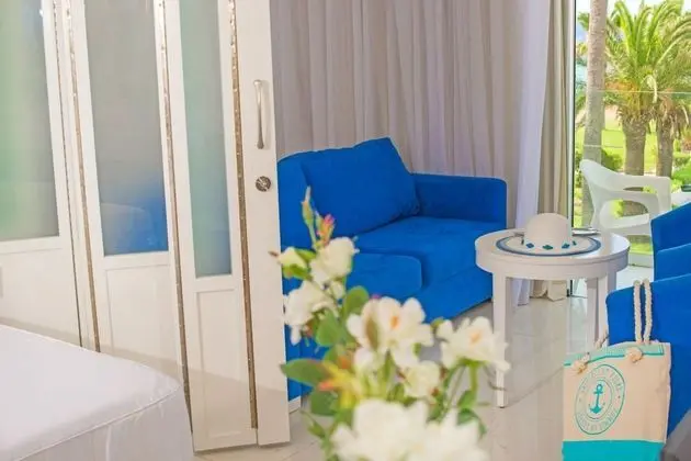 Family Oda, Kısmi Deniz Manzaralı