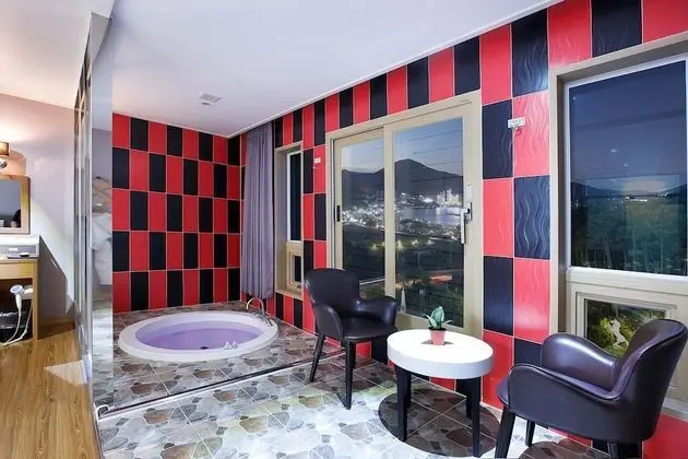 Deluxe Tek Büyük Yataklı Oda, 1 Çift Kişilik Yatak (No Breakfast on Monday & Tuesday)