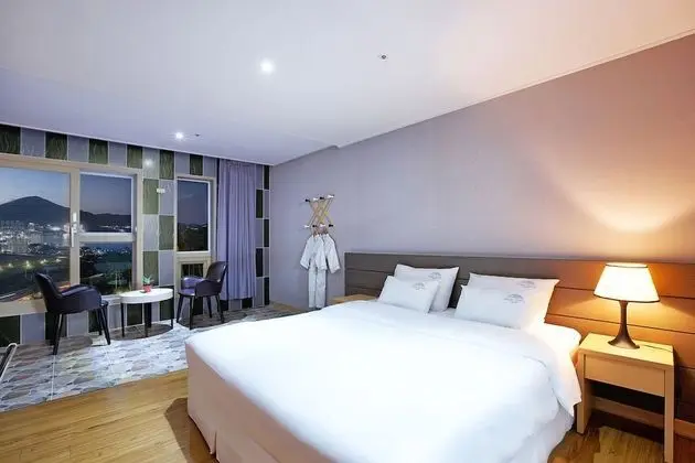 Deluxe Tek Büyük Yataklı Oda, 1 Çift Kişilik Yatak (No Breakfast on Monday & Tuesday)