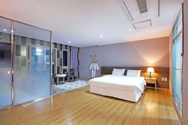 Deluxe Tek Büyük Yataklı Oda, 1 Çift Kişilik Yatak (No Breakfast on Monday & Tuesday)