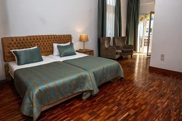 Standard Custom Kara Manzaralı Oda