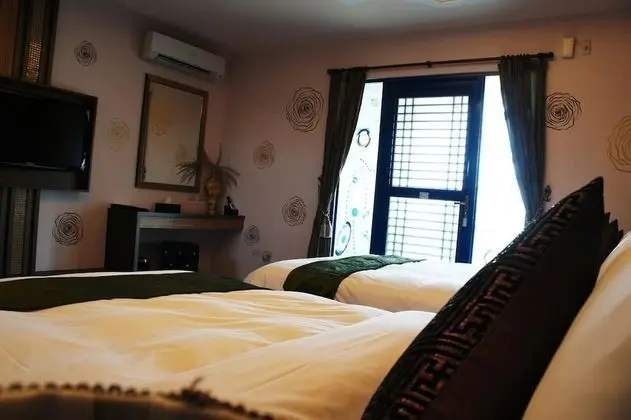 Dört Kişilik Oda, Avlu Manzaralı