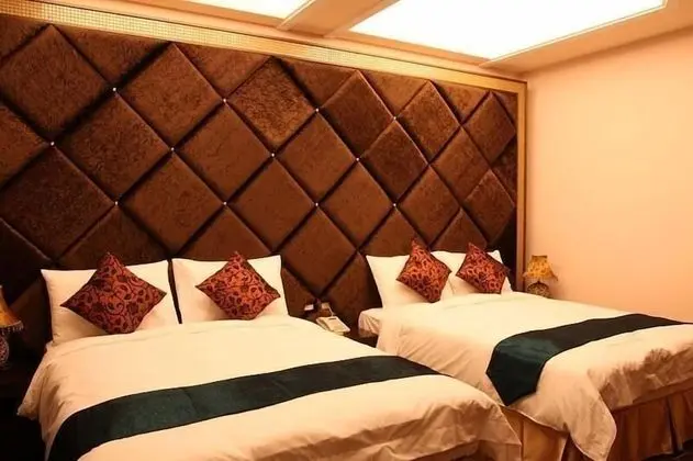 Dört Kişilik Oda, Avlu Manzaralı