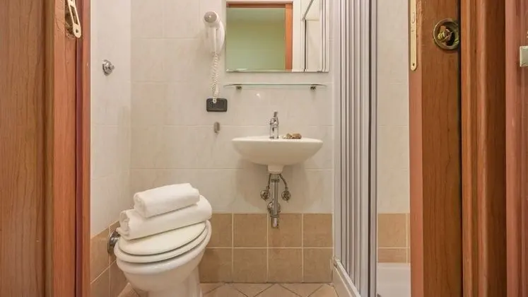 Basic Tek Büyük Yataklı Oda