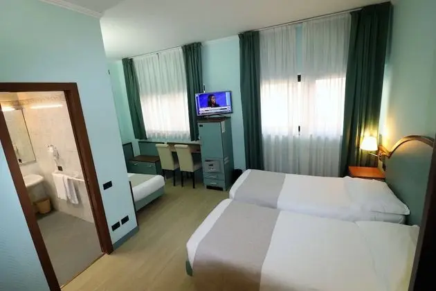Üç Kişilik Oda