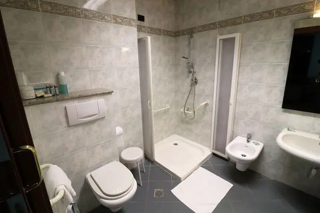 Üç Kişilik Oda
