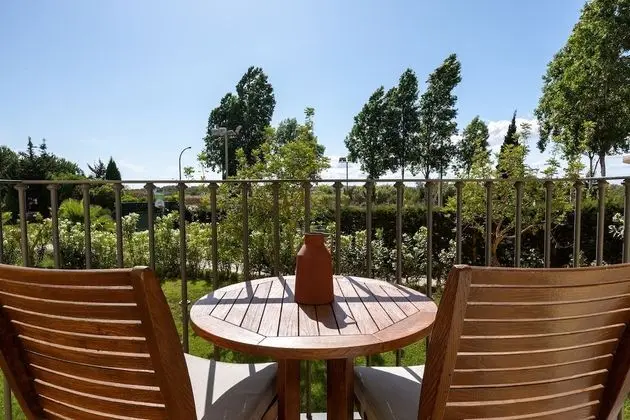 Tropical Retreat Twin