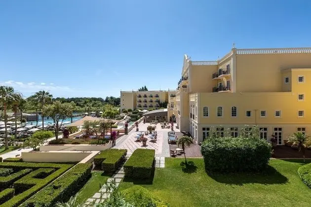 Tropical Retreat Twin